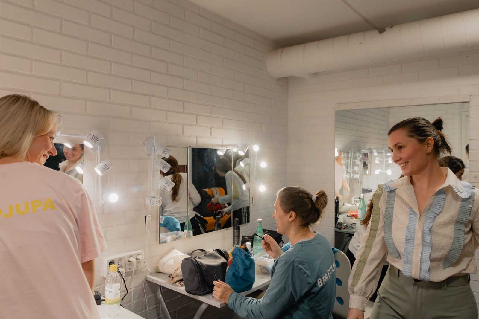 Behind the scenes - Tidens Veckade Egenskaper